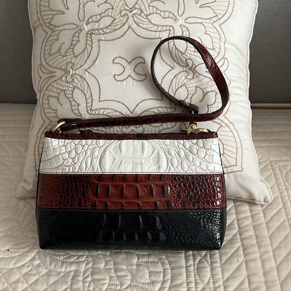 Handbag - Picture 2 of 3